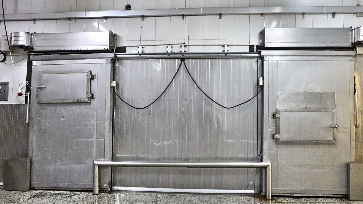 Cold room doors in the on-site low-temperature warehouse